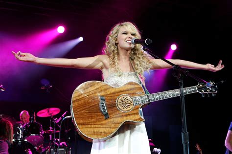 Apr 1, 2023 · Taylor Swift threw a surprise curve ball to fans Friday night at the first of her three Arlington, Texas concerts this weekend, changing up The Eras Tour’s rigid setlist to deliver the debut ... 